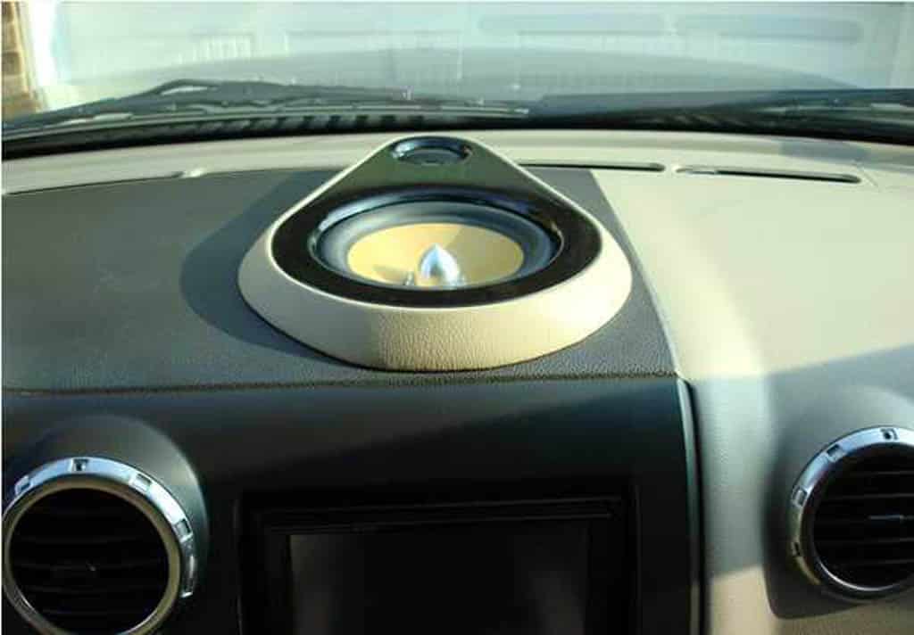 How many speakers are in a 2005 ford expedition #6